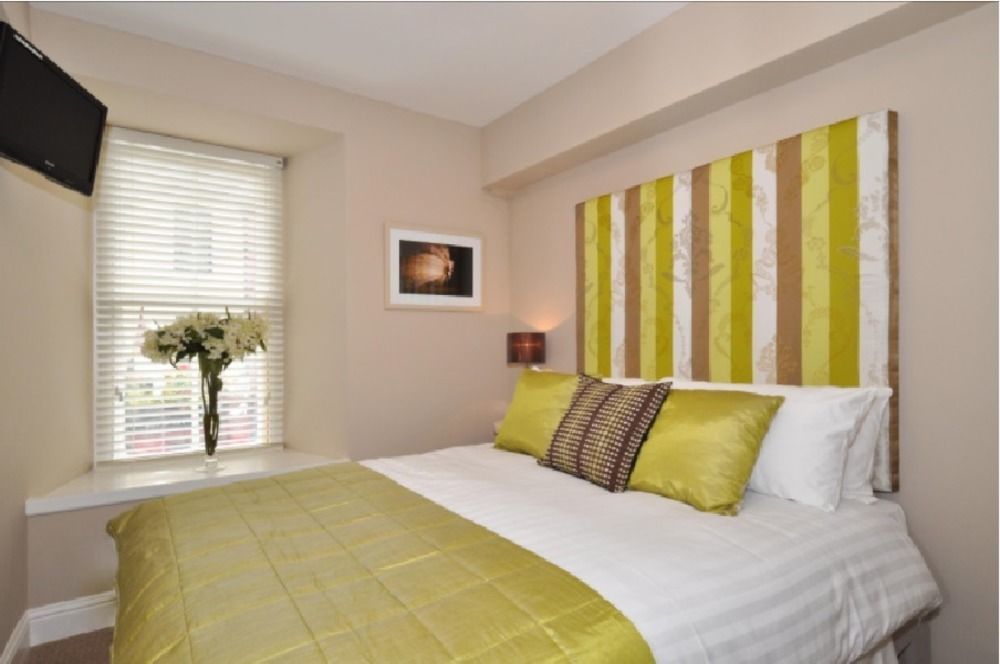 7 Cross Street Hotel Голуей Екстериор снимка