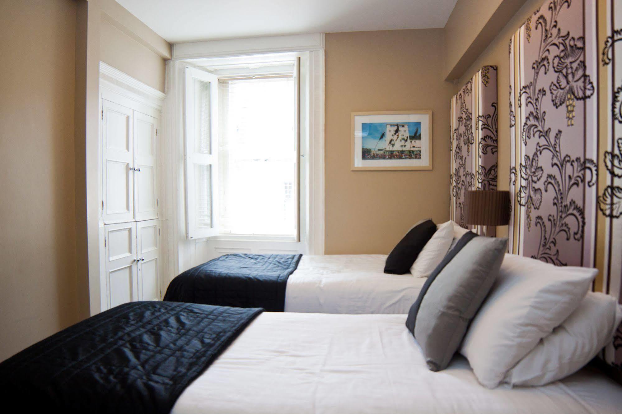 7 Cross Street Hotel Голуей Екстериор снимка